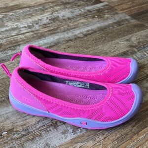 Keen hot pink and purple slip on shoes size girls 13